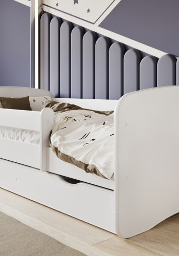 Babydreams juniorseng med safari dyr, m. madras, sengehest, skuffe - hvid/grn laminat (160x80)