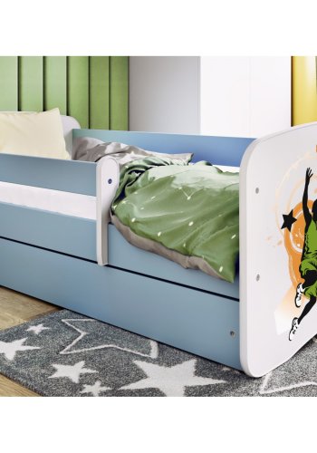 KOCOT KIDS Seng babydreams bl basketball med skuffe med madras 180/80