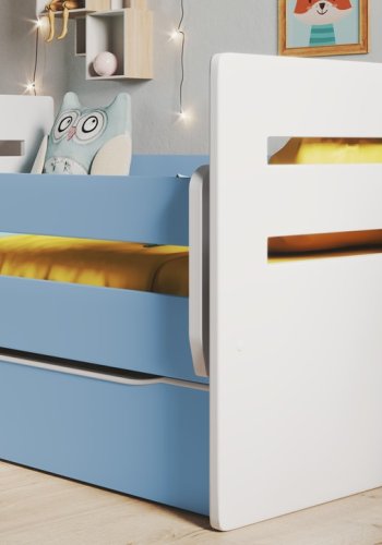 Tomi juniorseng, m. madras, sengehest, skuffe - hvid og bl spnplade og MDF (140x80)