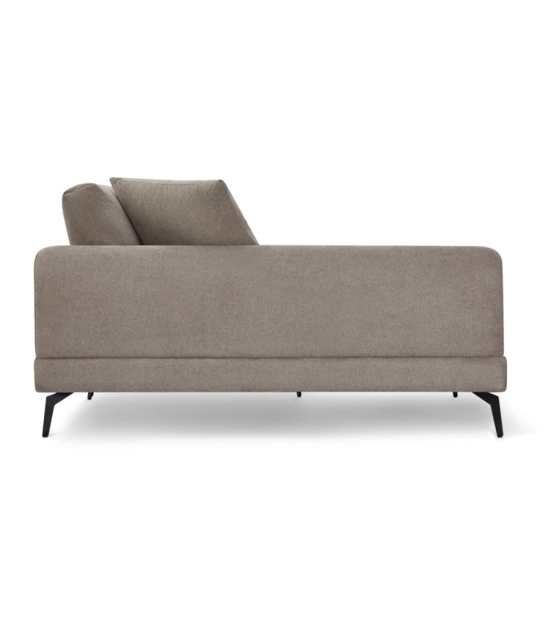 Maggie sofa, m. venstre chaiselong og 4 pyntepuder - brun stof og sort metal