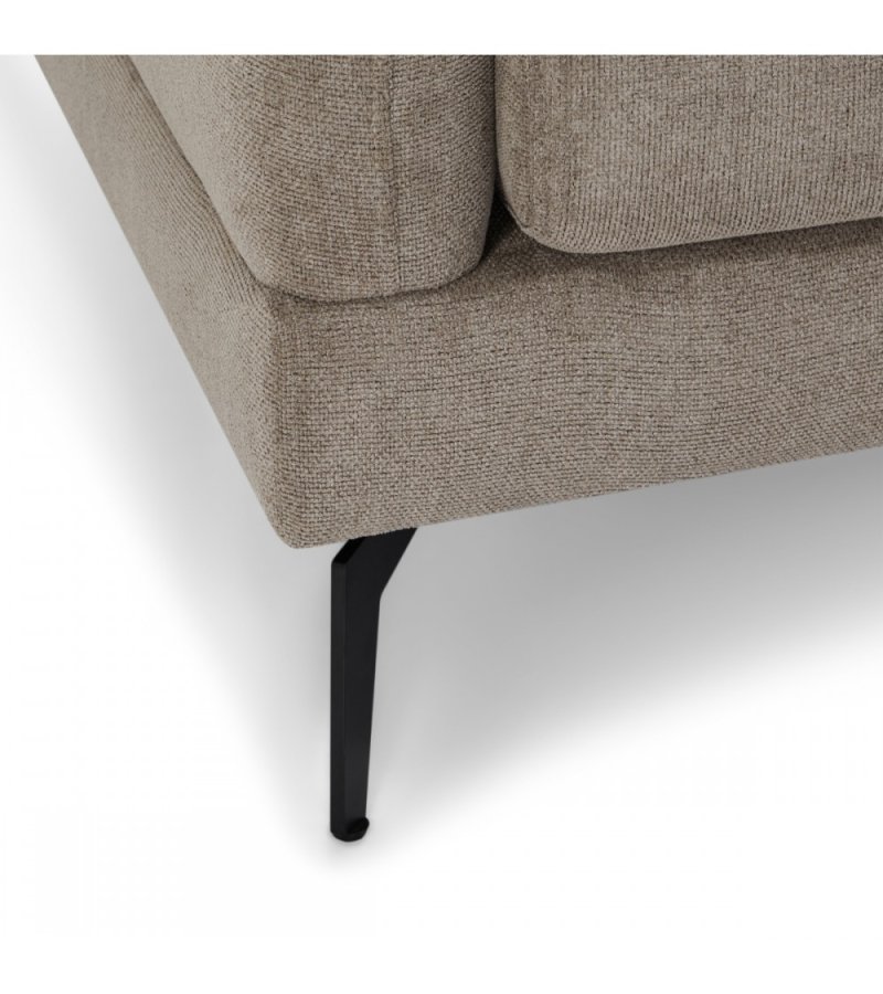 Maggie sofa, m. venstre chaiselong og 4 pyntepuder - brun stof og sort metal