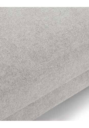 Maggie sofa, m. venstre chaiselong og 4 pyntepuder - gr og sort metal