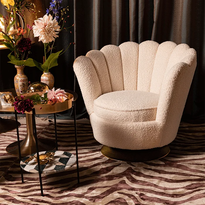 BOLD MONKEY Mother Of All Shells drejestol, m. armln - hvid bamsestof polyester og guld stl