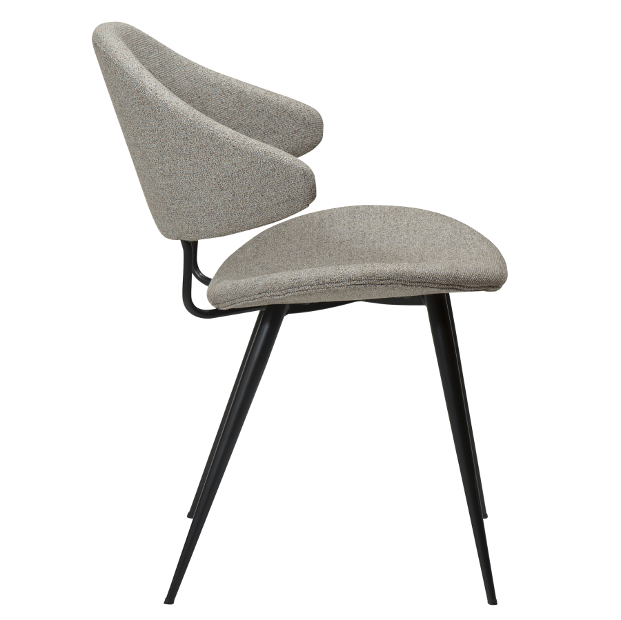 DAN-FORM NAPOLEON Stol Pebble earth bouclé stof med sorte ben