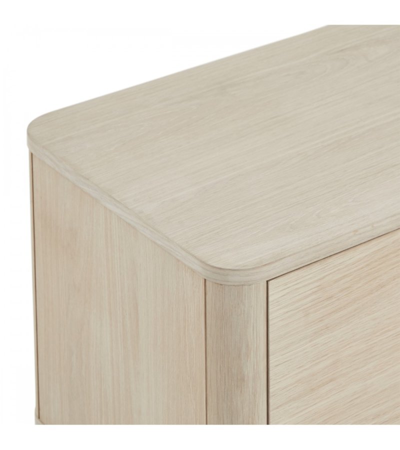 Nyborg TV-bord, m. 2 lger og 3 hylder - hvidolieret egetrsfinér, egetr og tr (180x45)