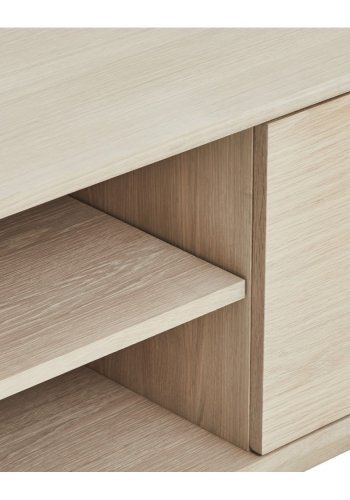 Nyborg TV-bord, m. 2 lger og 3 hylder - hvidolieret egetrsfinér, egetr og tr (180x45)