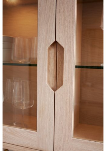 Nyborg vgskab, m. LED lys, 3 glaslger, 3 glashylder - hvidolieret egetrsfinér og egetr