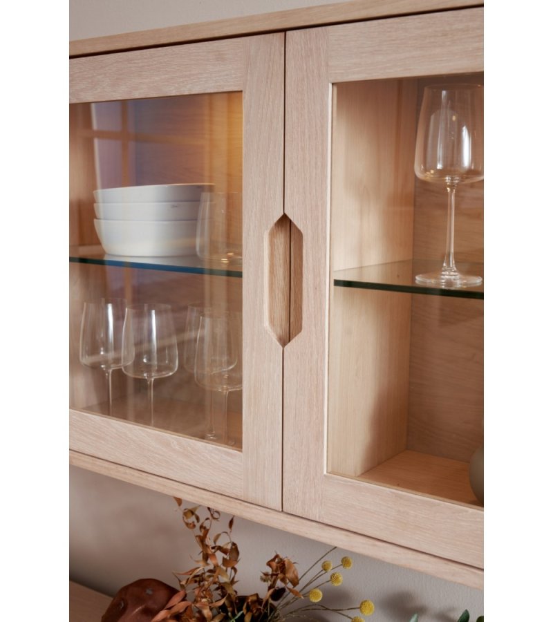 Nyborg vgskab, m. LED lys, 3 glaslger, 3 glashylder - hvidolieret egetrsfinér og egetr