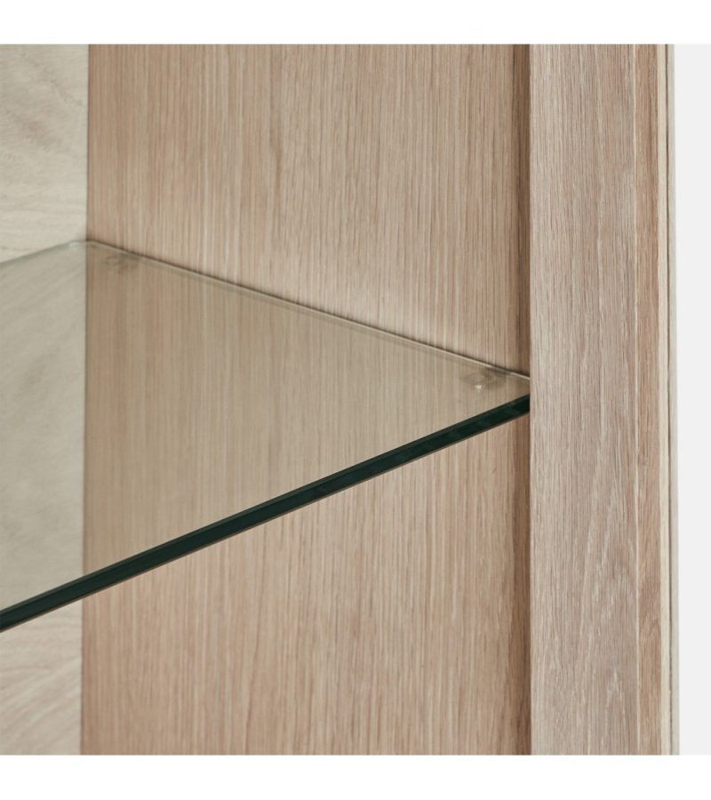 Nyborg vgskab, m. LED lys, 3 glaslger, 3 glashylder - hvidolieret egetrsfinér og egetr