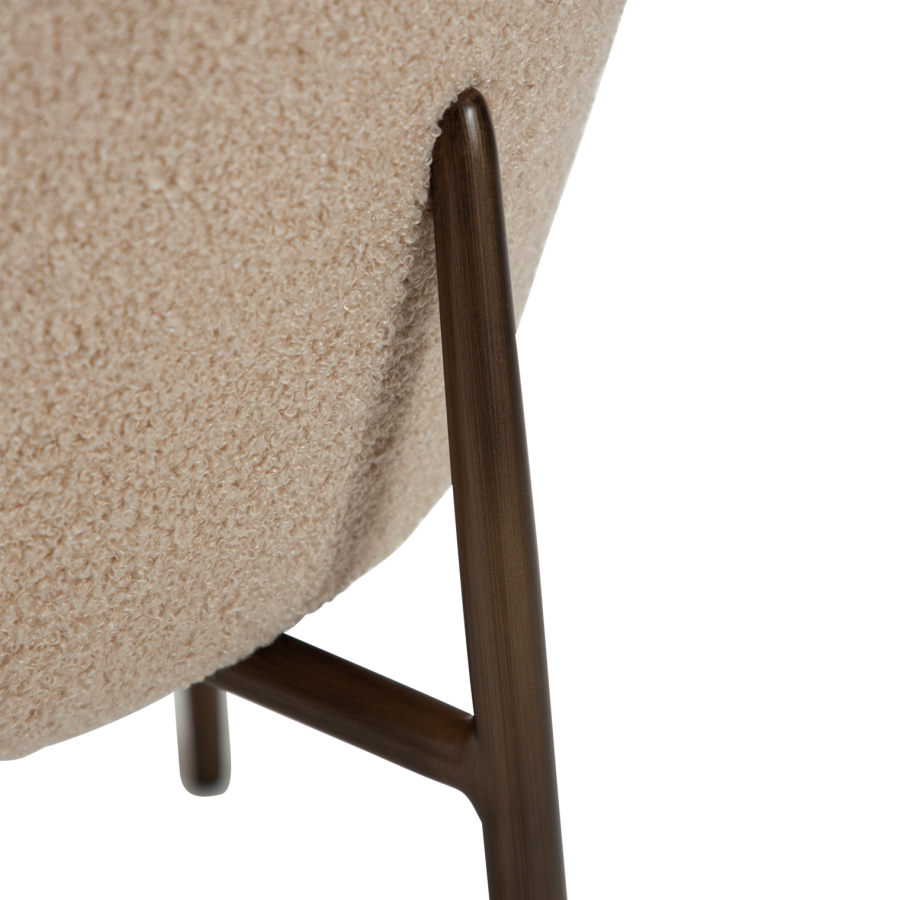 DANFORM Orbit spisebordsstol - matteret mandel RPES boucléstof m. glimmer og antik messing stl