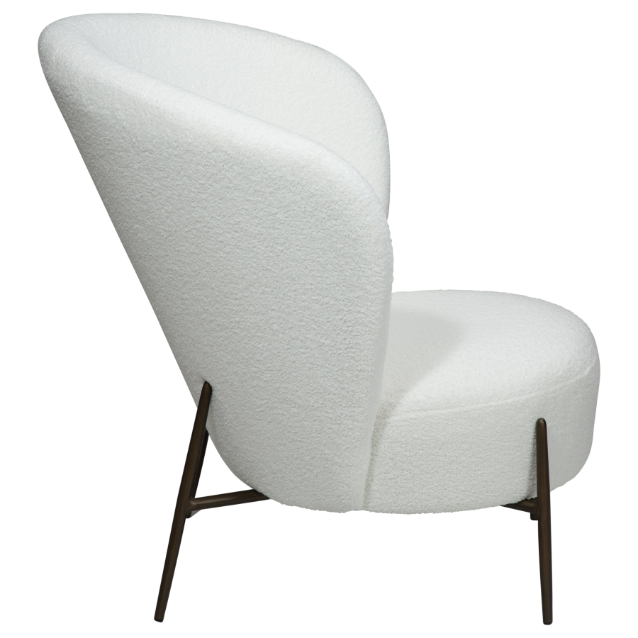 DAN-FORM ORBIT Lounge Chair Snow RPES bouclé m. antikke messing ben