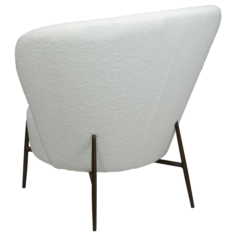 DAN-FORM ORBIT Lounge Chair Snow RPES bouclé m. antikke messing ben