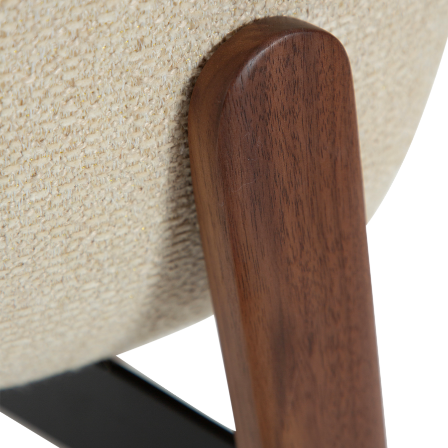 DANFORM Paragon spisebordsstol - matteret mandel boucléstof m. glimmer og valnd asketr