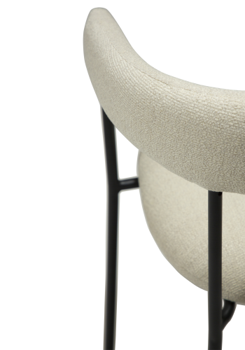 DAN-FORM Plenti lnestol - benhvid bouclé stof og sort stl