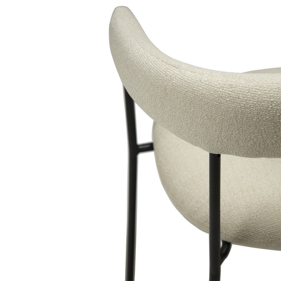 DAN-FORM Plenti lnestol - benhvid bouclé stof og sort stl