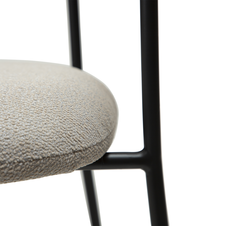 DAN-FORM Plenti lnestol - kashmir bouclé stof og sort stl