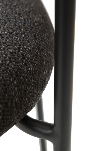 DAN-FORM Plenti lnestol - sort bouclé stof og sort stl