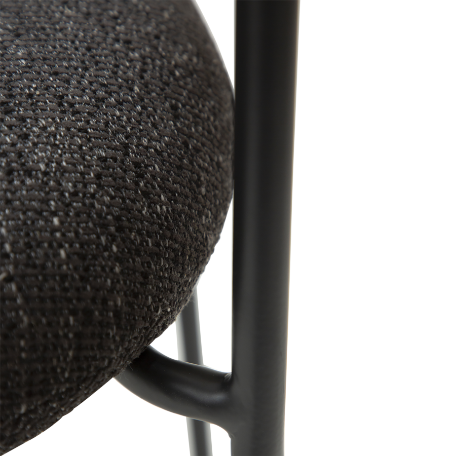 DAN-FORM Plenti lnestol - sort bouclé stof og sort stl