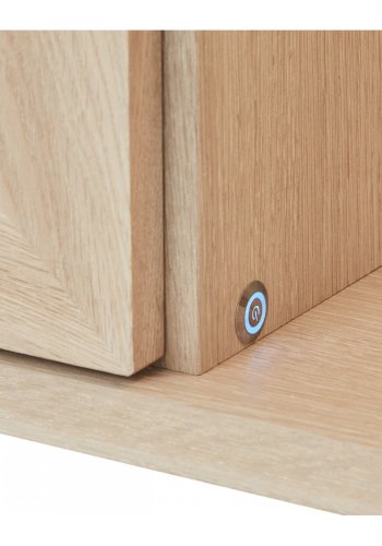 Porto Large vgskab, m. LED lys, 4 glaslger, 4 glashylder - hvidolieret egetrsfinér og egetr