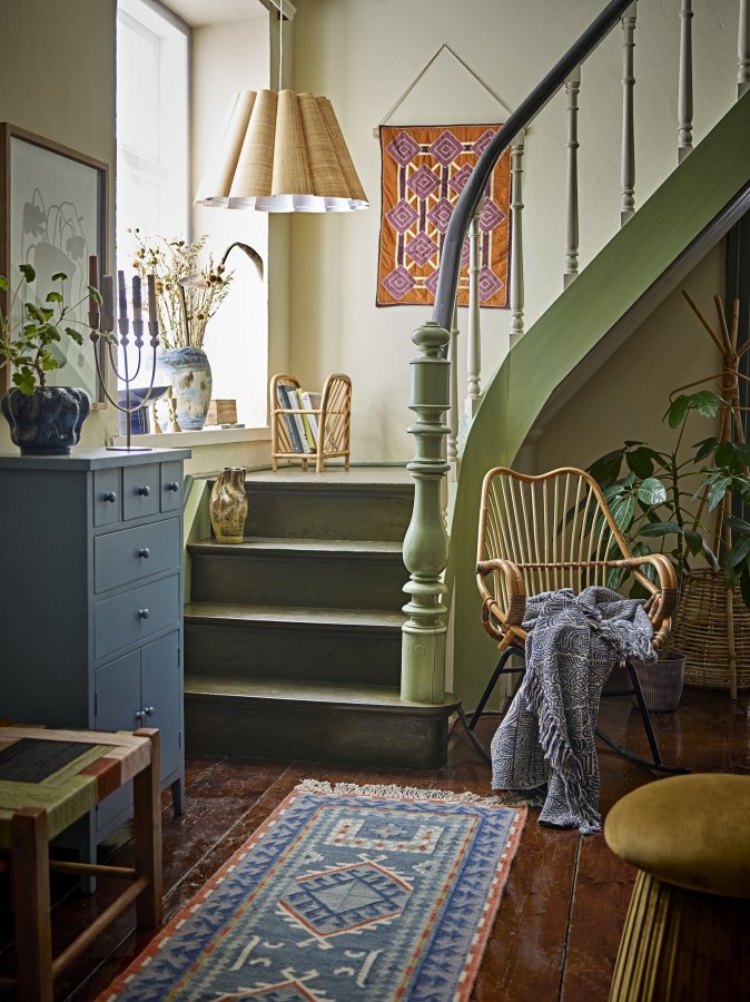 BLOOMINGVILLE Reine gyngestol, m. armln - natur rattan og sort metal