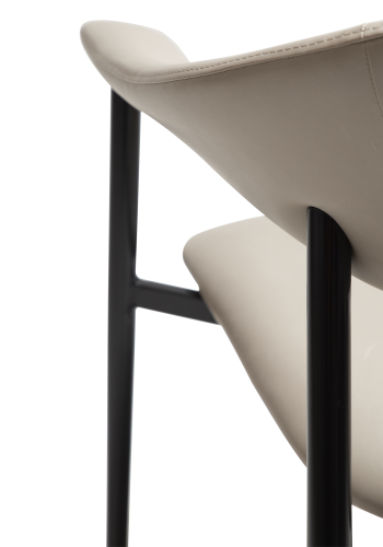 DAN-FORM ROVER Lounge Chair Cashmere art. lder med sorte ben