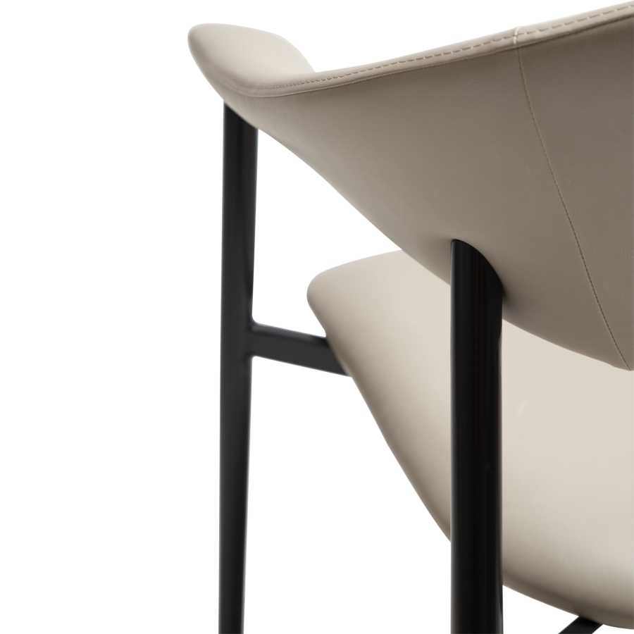 DAN-FORM ROVER Lounge Chair Cashmere art. lder med sorte ben