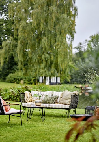 BLOOMINGVILLE Hampton udendrs loungestol, m. armln, hynder - akacietr og sort flettet snor/metal