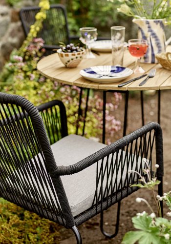 BLOOMINGVILLE Molito havebord, rund - natur teaktr og sort metal (90)